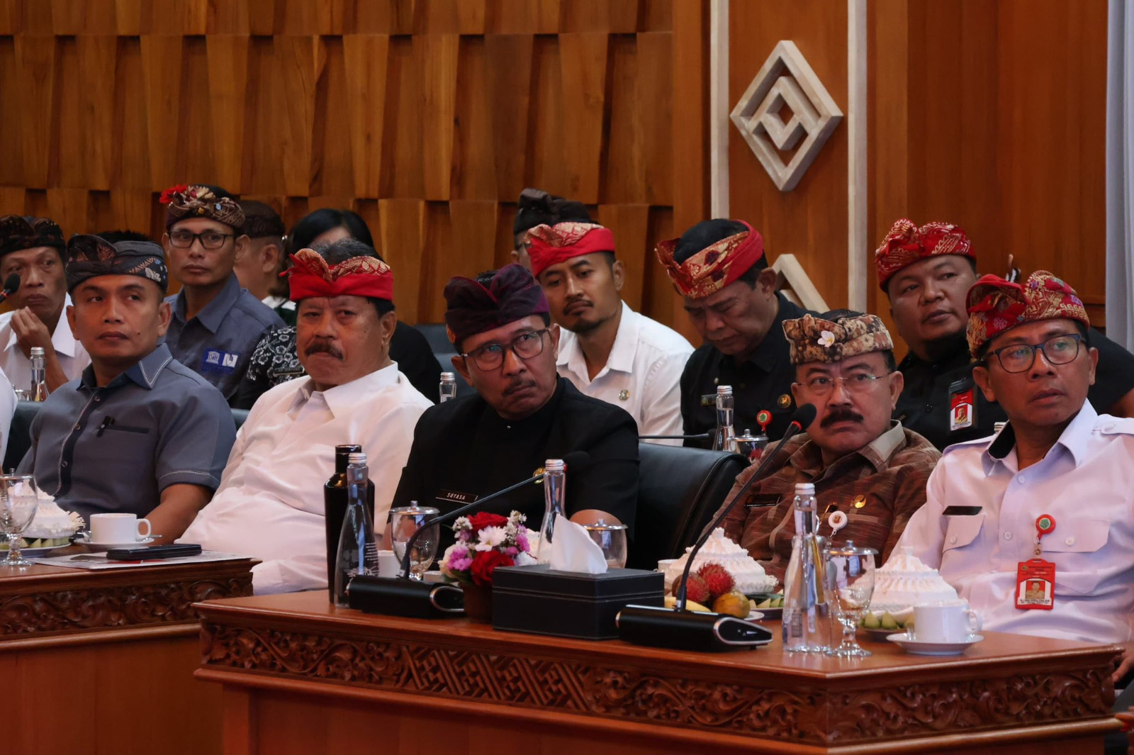 I Made Dirga, mewakili Bupati Tabanan menghadiri Rapat Koordinasi Persiapan Perluasan Piloting Digitalisasi Bantuan Sosial bersama Pemerintah Provinsi Bali di Gedung Kerta Sabha, Denpasar, Kamis (26/2).