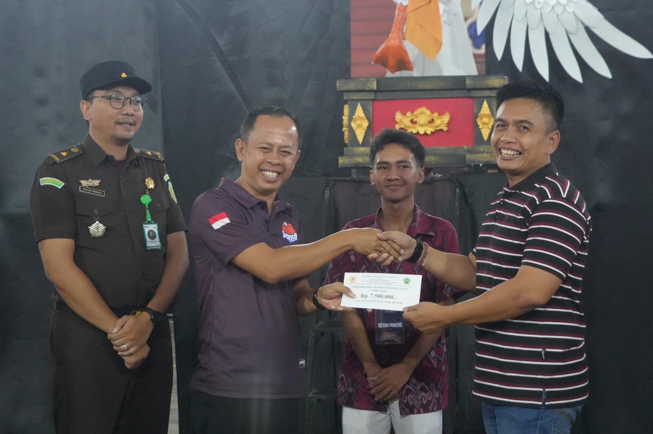 Wakil Bupati Jembrana, I Gede Ngurah Patriana Krisna saat membuka ajang SMANSA Cup XV/2026.